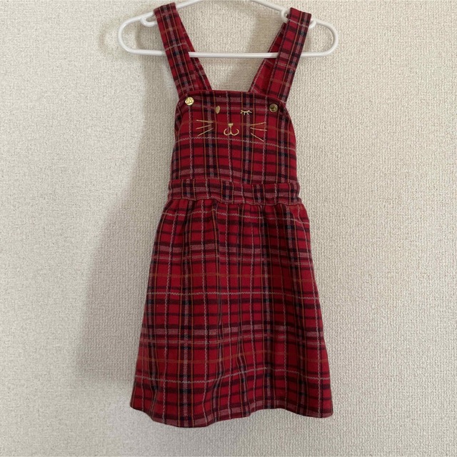 PETIT BATEAU(プチバトー)のプチバトー ジャンパースカート 猫 レッド チェック 81cm キッズ/ベビー/マタニティのベビー服(~85cm)(ワンピース)の商品写真