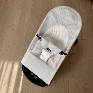 ベビービョルン(BABYBJORN)の《説明書あり》ベビービョルンバウンサーバランスソフトエアー　シルバーホワイト(その他)