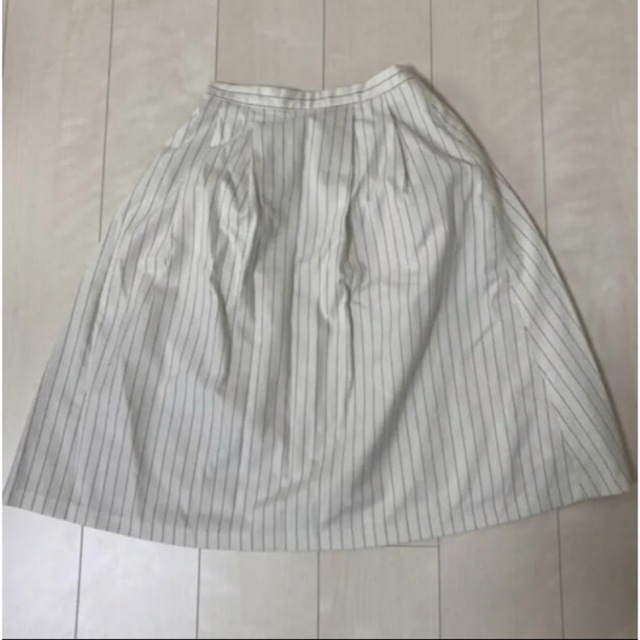 ハニーズ　スカート　ホワイト　Mサイズ レディースのスカート(ひざ丈スカート)の商品写真