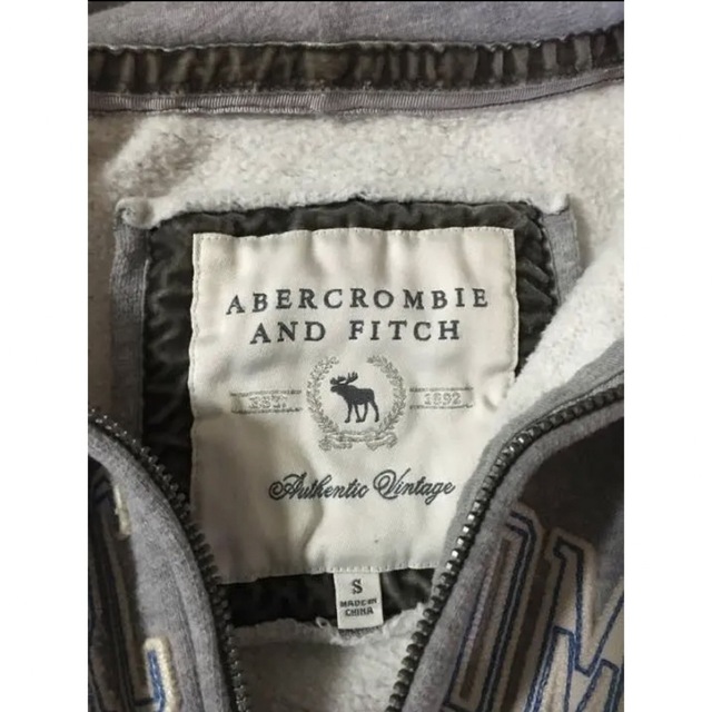 Abercrombie&Fitch(アバクロンビーアンドフィッチ)のアバクロ　スウェット　パーカー　裏起毛 レディースのトップス(パーカー)の商品写真