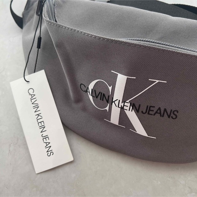 Calvin Klein(カルバンクライン)の匿名配送【新品未使用】Calvin Klein ボディーバッグ グレー メンズのバッグ(ボディーバッグ)の商品写真