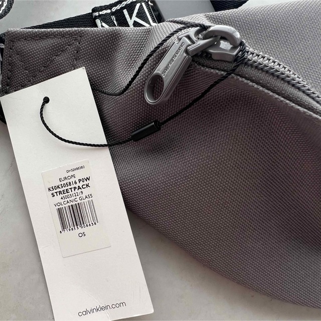 Calvin Klein(カルバンクライン)の匿名配送【新品未使用】Calvin Klein ボディーバッグ グレー メンズのバッグ(ボディーバッグ)の商品写真