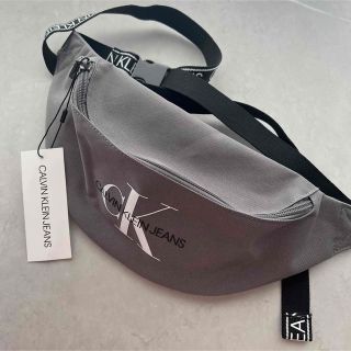 カルバンクライン(Calvin Klein)の匿名配送【新品未使用】Calvin Klein ボディーバッグ グレー(ボディーバッグ)