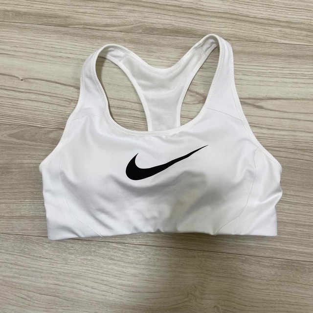 NIKE(ナイキ)のNIKE ブラトップ　M スポーツ/アウトドアのランニング(その他)の商品写真