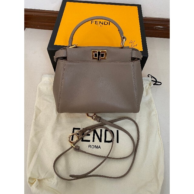 円高還元 FENDI - FENDI peekaboo ショルダーバック ハンドバック
