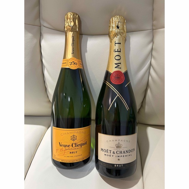 MOËT & CHANDON(モエエシャンドン)のヴーヴクリコ イエローラベル&モエ・エ・シャンドン 2本セット 食品/飲料/酒の酒(シャンパン/スパークリングワイン)の商品写真