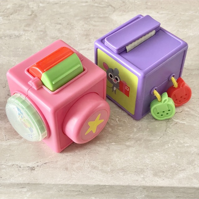 こどもちゃれんじBabyベビーでるでるキューブ&くるくるキューブ | フリマアプリ ラクマ