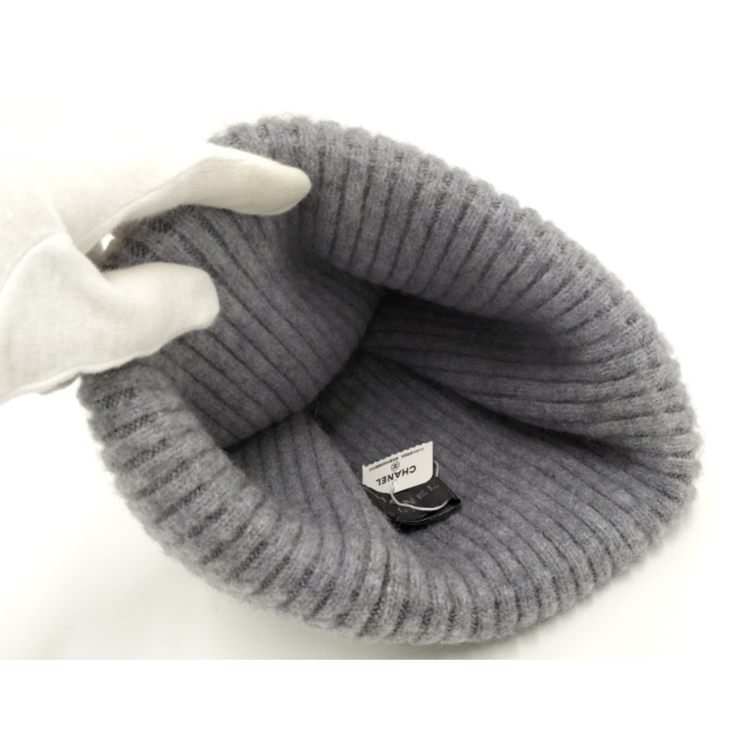 CHANEL - CHANEL ニット帽 帽子 ロゴ カシミア グレー AA8445 CHANEL - CHANEL ニット帽 帽子 ロゴ カシミア グレー AA8445