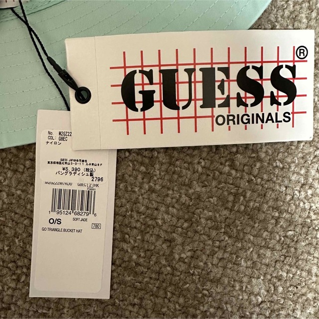 GUESS(ゲス)の[ゲス] ハット GO TRIANGLE BUCKET HAT guess レディースの帽子(ハット)の商品写真