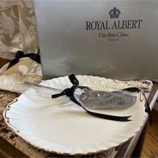 ロイヤルアルバート(ROYAL ALBERT)の英国製　Royal Albert 【Val D'or】ケーキプラター&サーバー(食器)