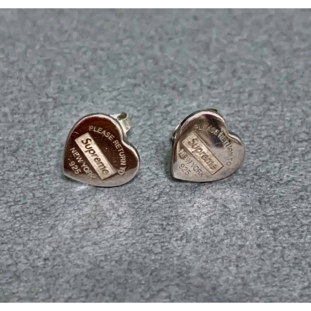 返品交換不可】 Supreme - supreme tiffany Heart Tag Stud Earrings ...