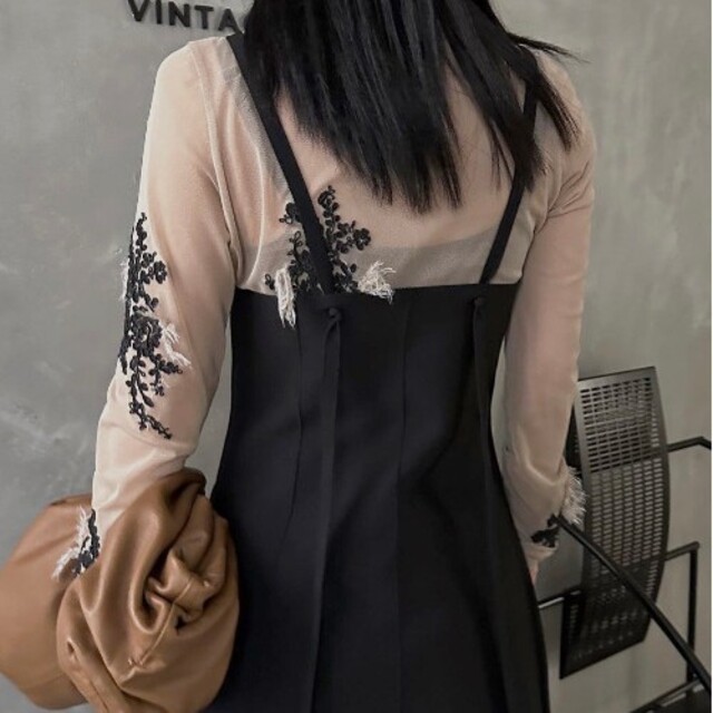 Ameri VINTAGE(アメリヴィンテージ)のAmeriVINTAGE新作PEPLUM FLARE BUSTIER KNIT レディースのトップス(ベアトップ/チューブトップ)の商品写真