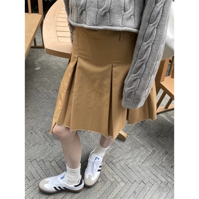 【新品タグつき】MIUMIU風　ベージュプリーツスカート レディースのスカート(ミニスカート)の商品写真