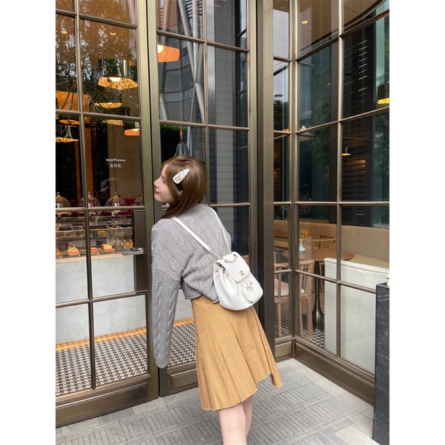 新品タグつき】MIUMIU風 ベージュプリーツスカートの通販 by TOE 新品タグつき】MIUMIU風 ベージュプリーツスカートの通販 by TOE