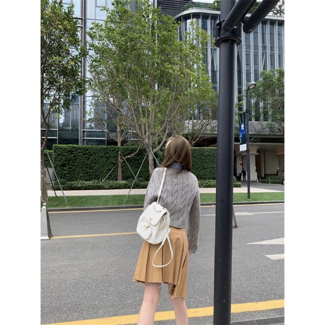 新品タグつき】MIUMIU風 ベージュプリーツスカートの通販 by TOE 新品タグつき】MIUMIU風 ベージュプリーツスカートの通販 by TOE