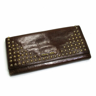 ミュウミュウ(miumiu)のmiu miu 二つ折り長財布 スタッズ レザー ブラウン ゴールド金具(財布)