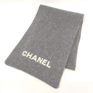 シャネル(CHANEL)のCHANEL リブマフラー ロゴ カシミヤ グレー AA8445 B08819(マフラー/ショール)