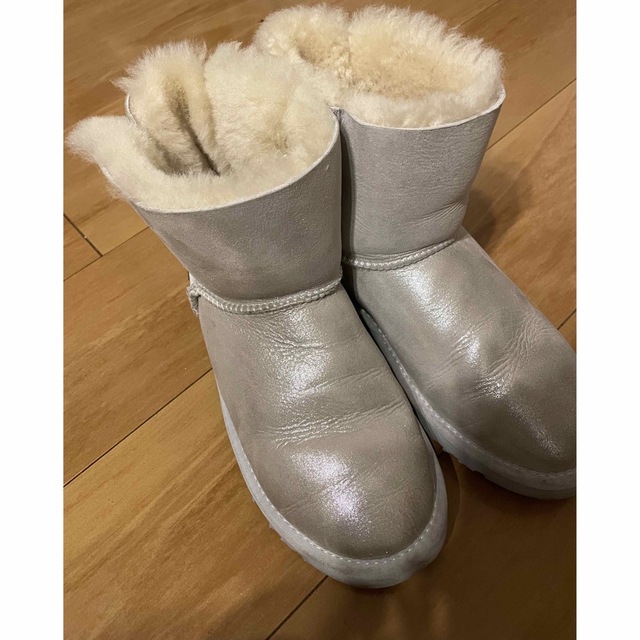 UGG - UGG ムートンブーツ リボン 24cm シルバーの通販 by runmei's