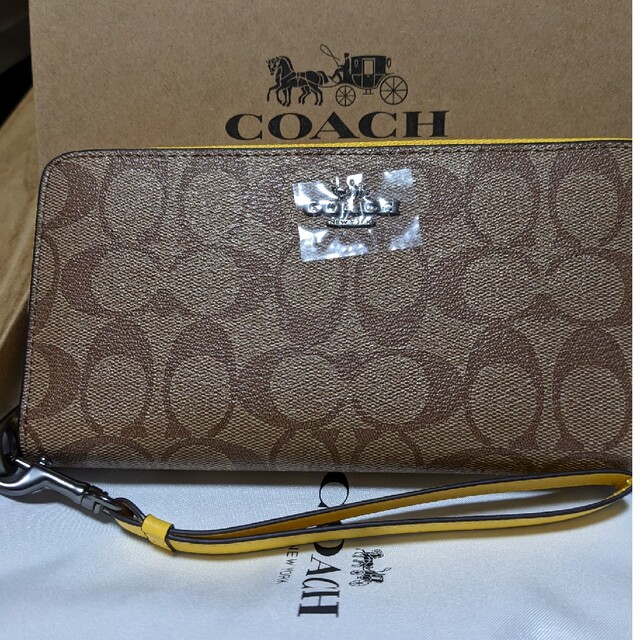 COACH  長財布　シグネチャー　中は黄色