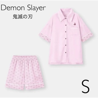 ジーユー(GU)のGU サテンパジャマ(半袖&ショートパンツ)Demon Slayer S(パジャマ)