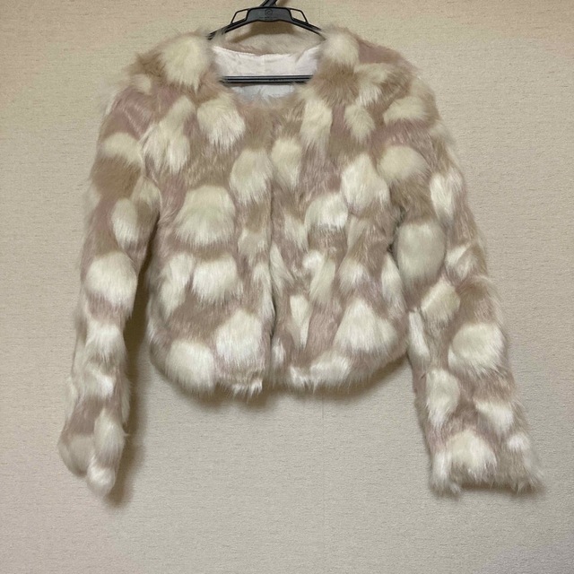 CECIL McBEE(セシルマクビー)のセシル　ファージャケット レディースのジャケット/アウター(毛皮/ファーコート)の商品写真