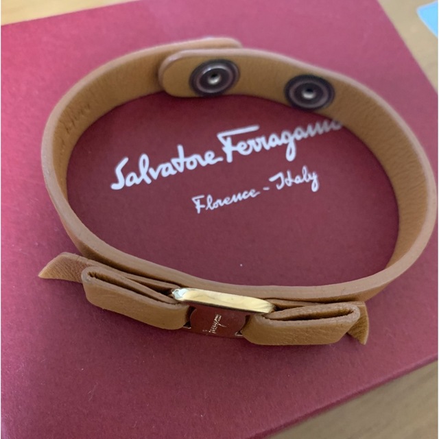 Salvatore Ferragamo(サルヴァトーレフェラガモ)のフェラガモ　ブレスレット レディースのアクセサリー(ブレスレット/バングル)の商品写真