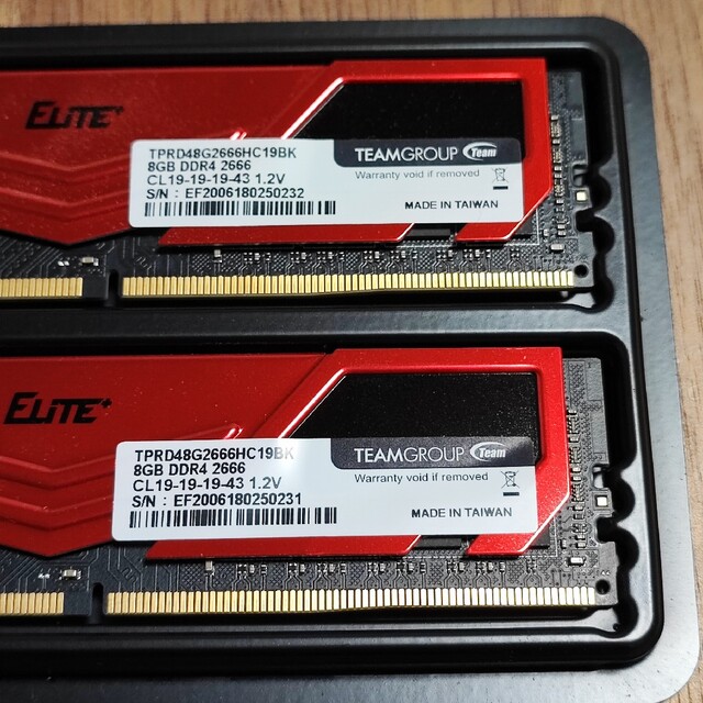 メモリ TEAM DDR4 PC4-17000 8GBx2枚（16GBkit)