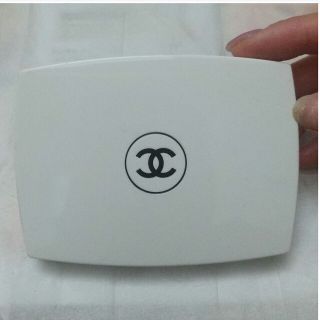 シャネル(CHANEL)のコンパクト　ファンデーション　ケース　シャネル　CHANEL(その他)