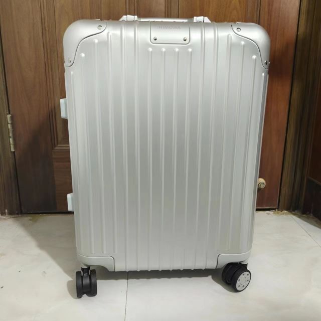 豪華 Original 【現行最新モデル】RIMOWA Cabin 35L シルバー スーツ