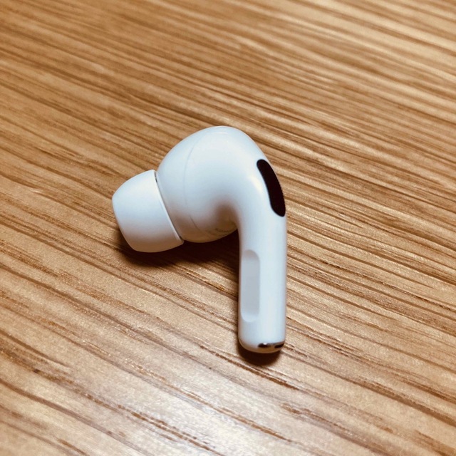 Apple(アップル)のAirPods Pro 左耳のみ【第1世代】美品 スマホ/家電/カメラのオーディオ機器(ヘッドフォン/イヤフォン)の商品写真