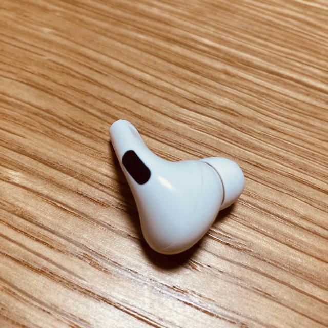 Apple(アップル)のAirPods Pro 左耳のみ【第1世代】美品 スマホ/家電/カメラのオーディオ機器(ヘッドフォン/イヤフォン)の商品写真