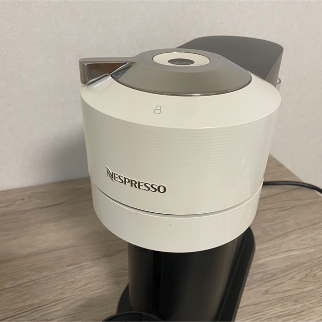 NESPRESSO(ネスプレッソ)の【美品】ネスプレッソ ヴァーチュオ2021年製 NESPRESSO スマホ/家電/カメラの調理家電(コーヒーメーカー)の商品写真