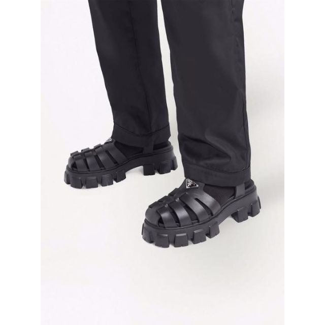 何でも揃う PRADA プラダ ラバーサンダル グルカサンダル