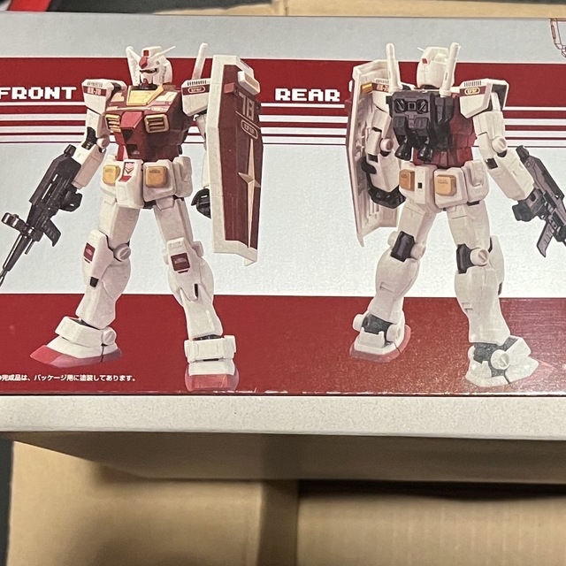 BANDAI(バンダイ)の値下げ！ガンプラ非売品　MG ファミコンカラー　RX-78-2 ガンダム エンタメ/ホビーのおもちゃ/ぬいぐるみ(模型/プラモデル)の商品写真