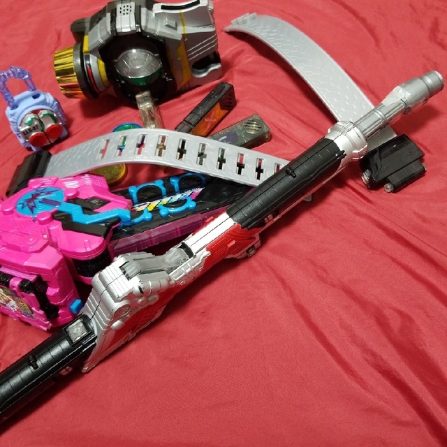 BANDAI(バンダイ)のジャンク品　仮面ライダー　ベルト　武器セット エンタメ/ホビーのフィギュア(特撮)の商品写真