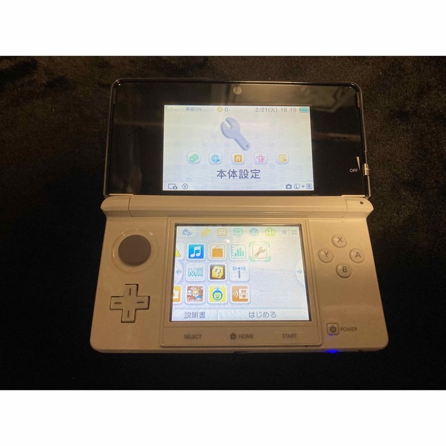 任天堂(ニンテンドウ)の3DS本体　内装バッテリ新品交換済み！ソフト付き　美品 エンタメ/ホビーのゲームソフト/ゲーム機本体(携帯用ゲーム機本体)の商品写真