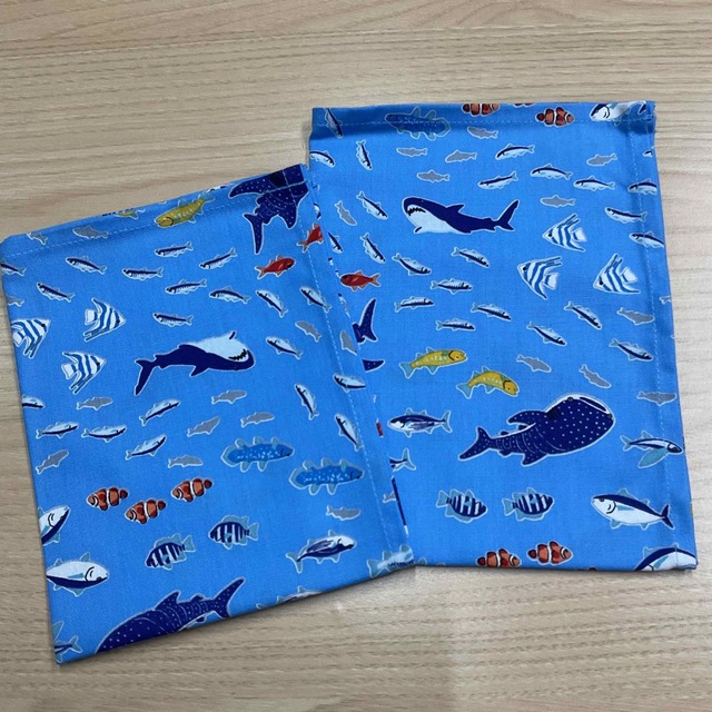 w60×40cm w55×35cm 2枚セット 青色水色 サメ 魚柄 海 男の子 ハンドメイドのキッズ/ベビー(外出用品)の商品写真