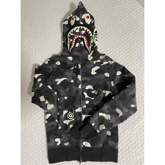 オンラインストア新作 A BATHING APE シャークパーカー - トップス