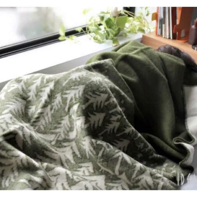 mina perhonen(ミナペルホネン)のウールブランケット ハウスインザフォレスト 130×180cm （グリーン） インテリア/住まい/日用品の寝具(毛布)の商品写真