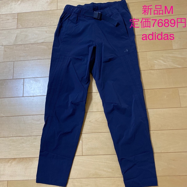 adidas(アディダス)の新品　アディダス　パンツ　長ズボン　ネイビー　M  ウーブンパンツ メンズのパンツ(その他)の商品写真