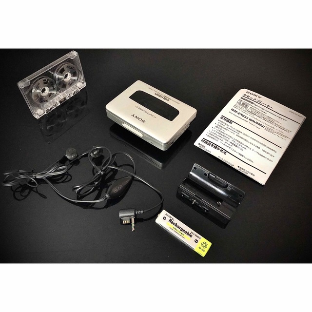 カセットウォークマン SONY WM-EX633 銀色 (整備済み、完動超美品) カセットウォークマン SONY WM-EX633 銀色 (整備済み、完動超美品)