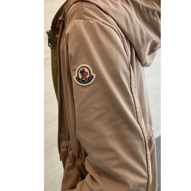 MONCLER(モンクレール)の［MONCLER] LEBRIS  フードブルゾン　売り切れました レディースのジャケット/アウター(スプリングコート)の商品写真