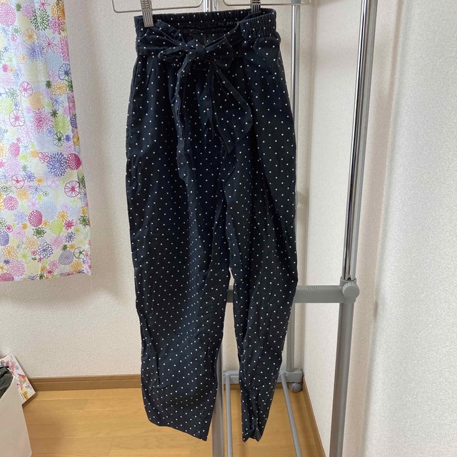 ZARA(ザラ)のZARA BASIC COLLECTION ドットパンツ　Lサイズ レディースのパンツ(クロップドパンツ)の商品写真