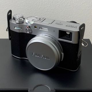 フジフイルム(富士フイルム)のX100V FUJIFILM シルバー(コンパクトデジタルカメラ)