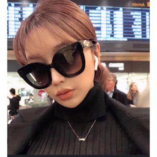 Gucci - GUCCIサングラスGG0208S ゴールド キャットアイスター 梯