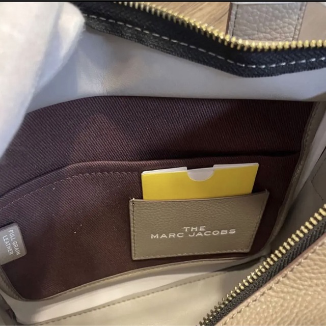 MARC JACOBS(マークジェイコブス)の【完全未使用品】MARC JACOBS トートバッグ　セメント レディースのバッグ(トートバッグ)の商品写真