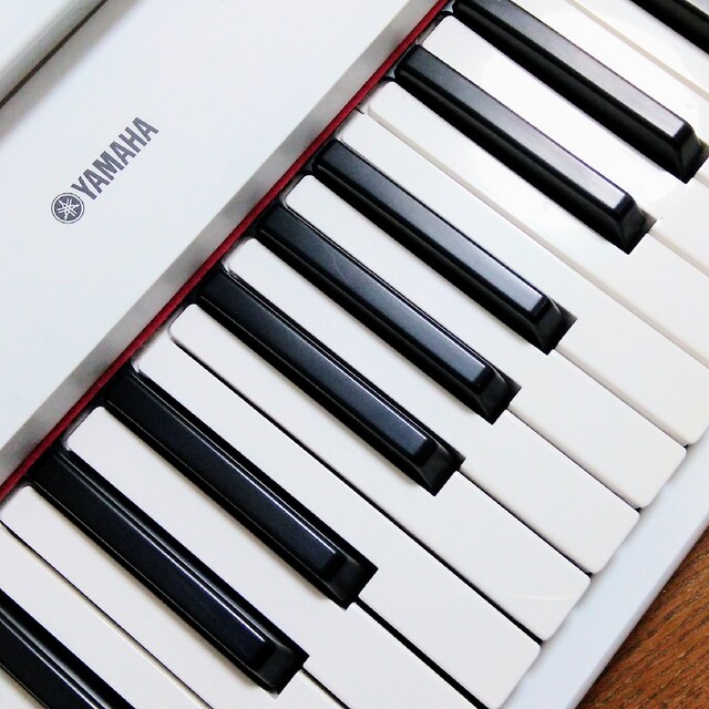 美品 YAMAHA piaggero NP-12WH 61鍵 電子ピアノ 器材 | paruyryanmd.com