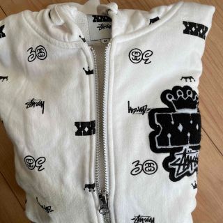 ステューシー(STUSSY)のstussy☆フード付きパーカー(パーカー)