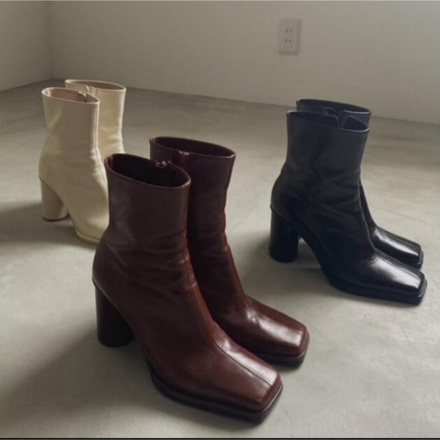 Ameri VINTAGE(アメリヴィンテージ)のAMERI UNDRESSED DIMENSIONAL SQUARE BOOTS レディースの靴/シューズ(ブーツ)の商品写真