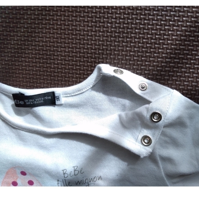 BeBe(ベベ)のBeBe  3点セット　カーディガン、長袖Tシャツ、スカート　90cm キッズ/ベビー/マタニティのキッズ服女の子用(90cm~)(Tシャツ/カットソー)の商品写真
